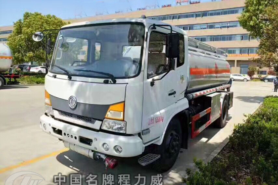 國五東風嘉運運油車